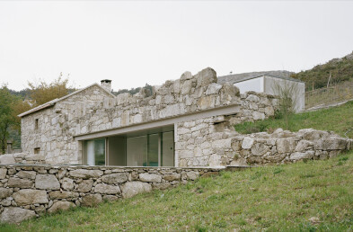 House in melgaço section